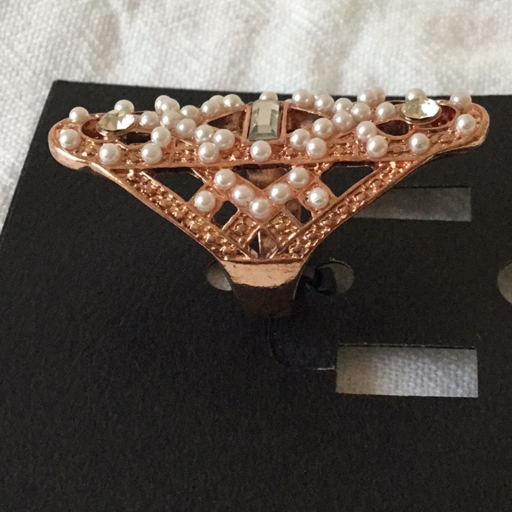 BEBE Rose Gold & Pearl RING - Picture 3 of 4
